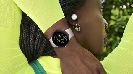 Google Pixel Watch 4 case colors and new band options leak